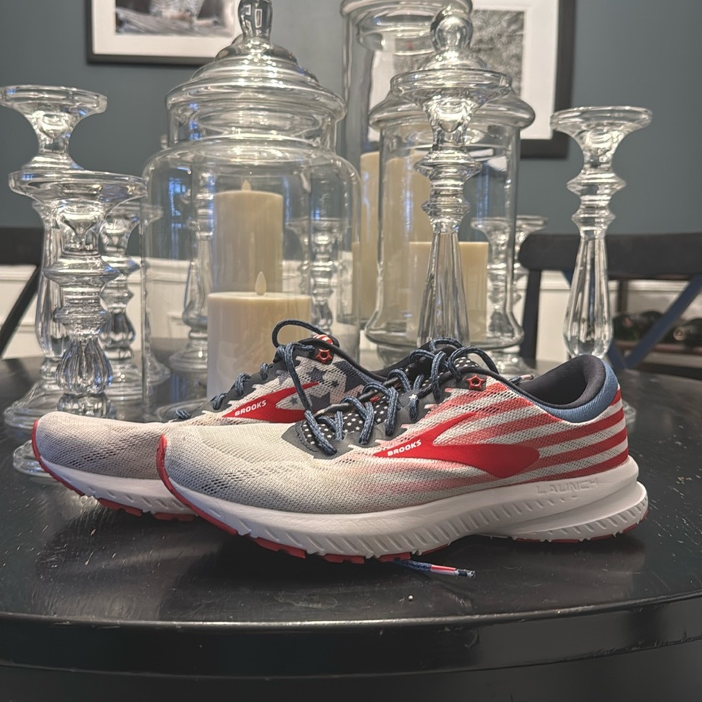 Brooks LIMITED EDITION 4th of July Women’s Sz 10
